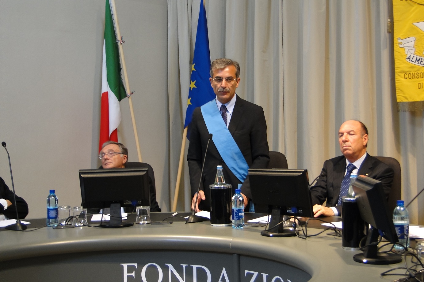 Maestri del Lavoro: Trespidi alla consegna dei brevetti insieme al prefetto Pugl...